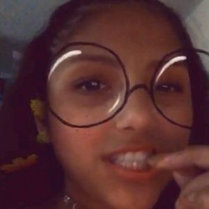 Meet your Posher, Cinthia